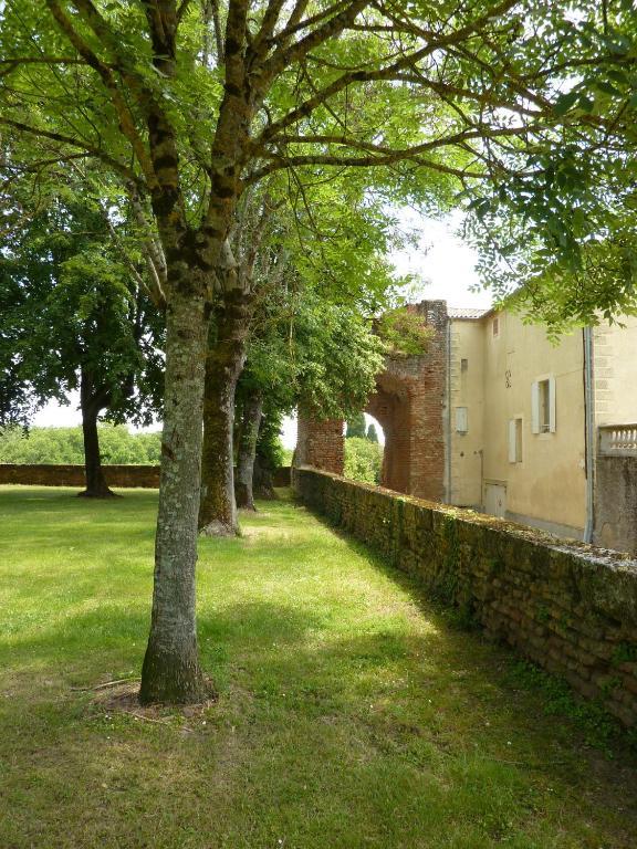 Le Dormeur Du Val Bed & Breakfast Le Mas-d'Agenais ภายนอก รูปภาพ
