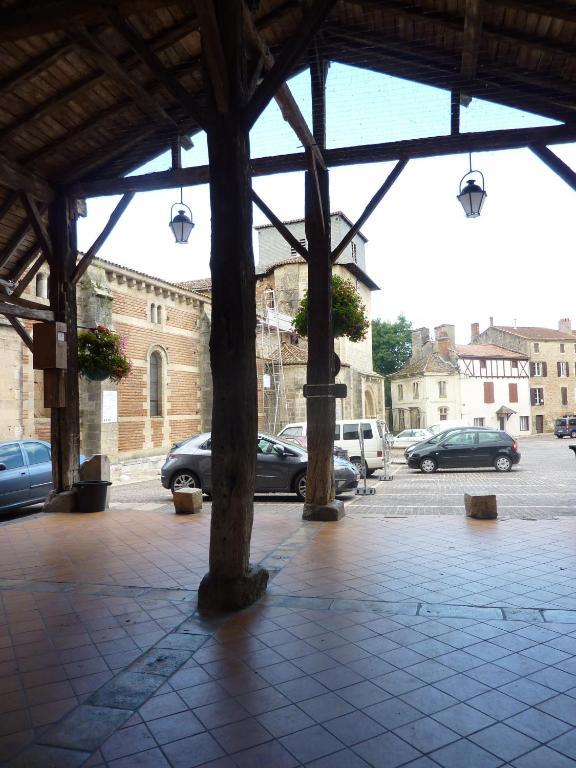 Le Dormeur Du Val Bed & Breakfast Le Mas-d'Agenais ภายนอก รูปภาพ