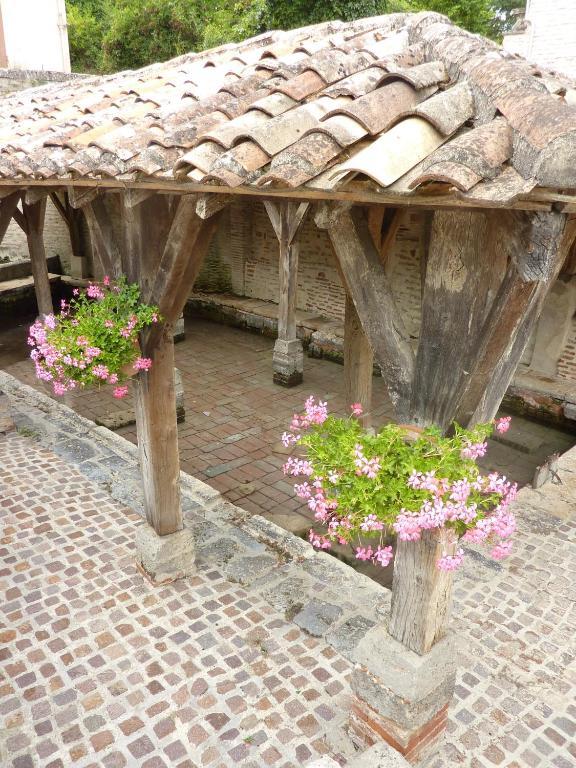 Le Dormeur Du Val Bed & Breakfast Le Mas-d'Agenais ภายนอก รูปภาพ